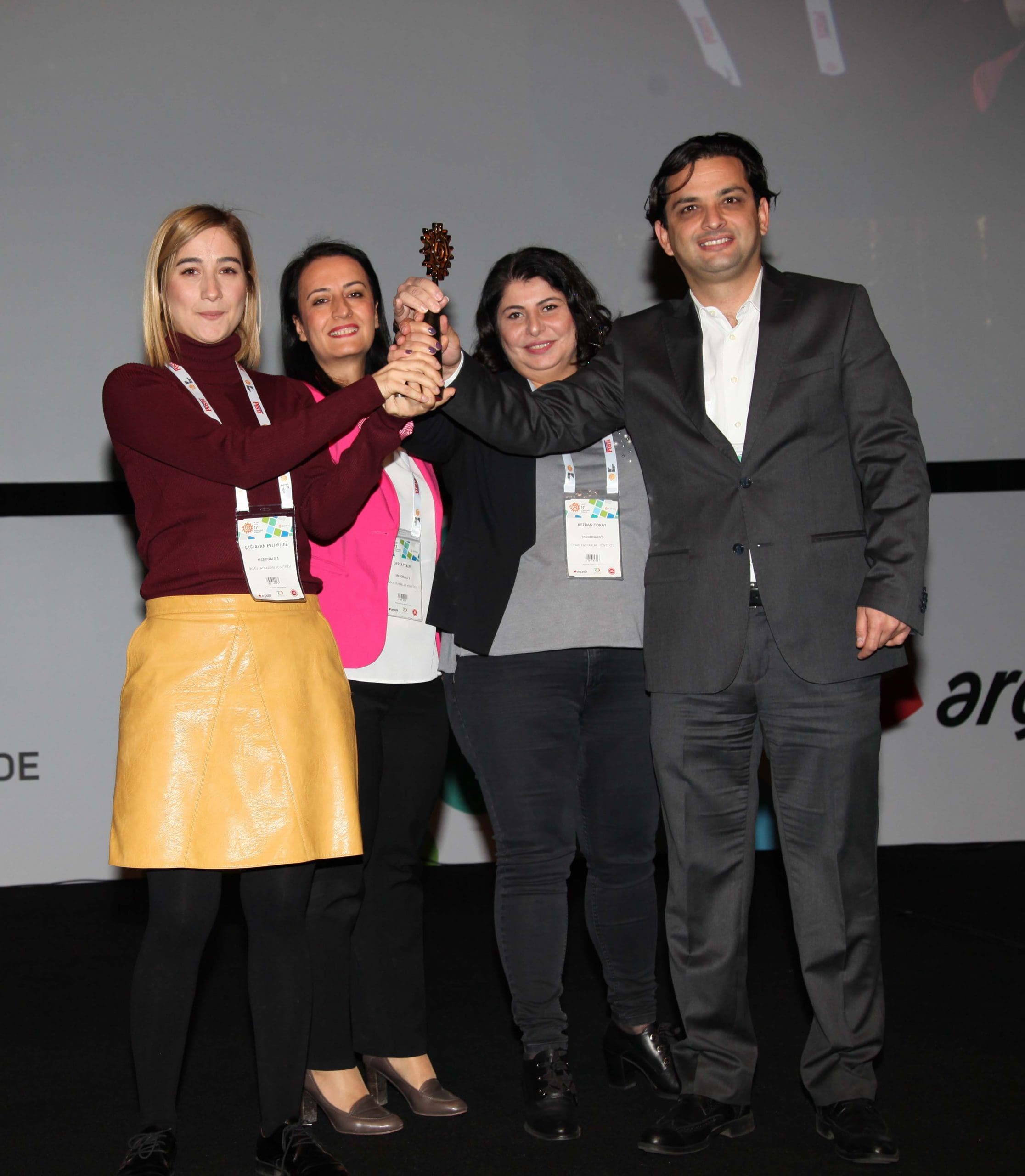 1512045275_mcdonalds_En_Ba__ar__l_____nsan_Kaynaklar___Uygulamas_____d__l__