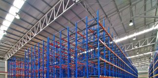 Distribution center warehouse storage shelving system