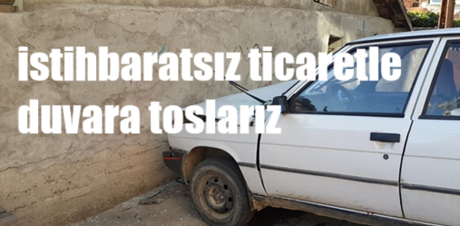 Duvara Toslayan Araba Görsel